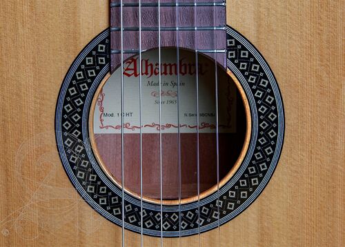 Guitarra Clásica Alhambra 1 C HT (Hybrid Terra)