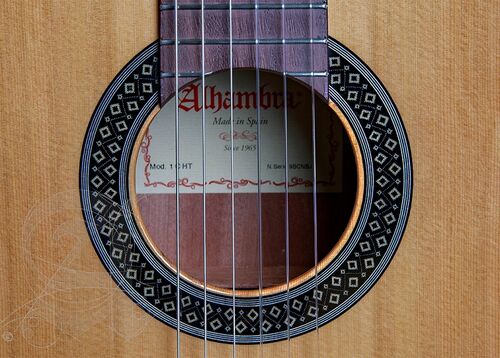 Guitarra Clsica Alhambra 1 C HT (Hybrid Terra)