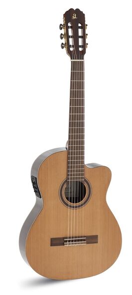 Guitarra Admira Virtuoso Electrificada Fishman Clásica Blend Cutaway