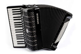Hohner Acordeon de Piano Cromatico Mattia Iv 96 Bk Color Gun Black Teclas Blancas