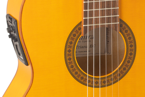 Guitarra Clásica Admira Triana Serie Flamenco Satinada Electrificada Con Fishman