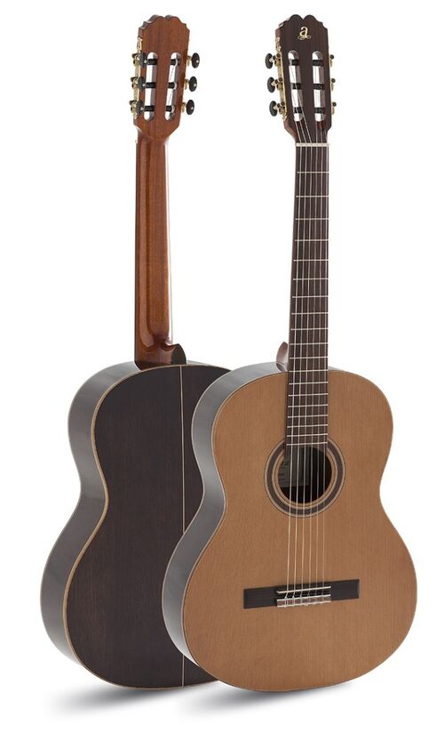 Guitarra Clásica Admira Virtuoso Electrificada Fishman Serie Conservatorio